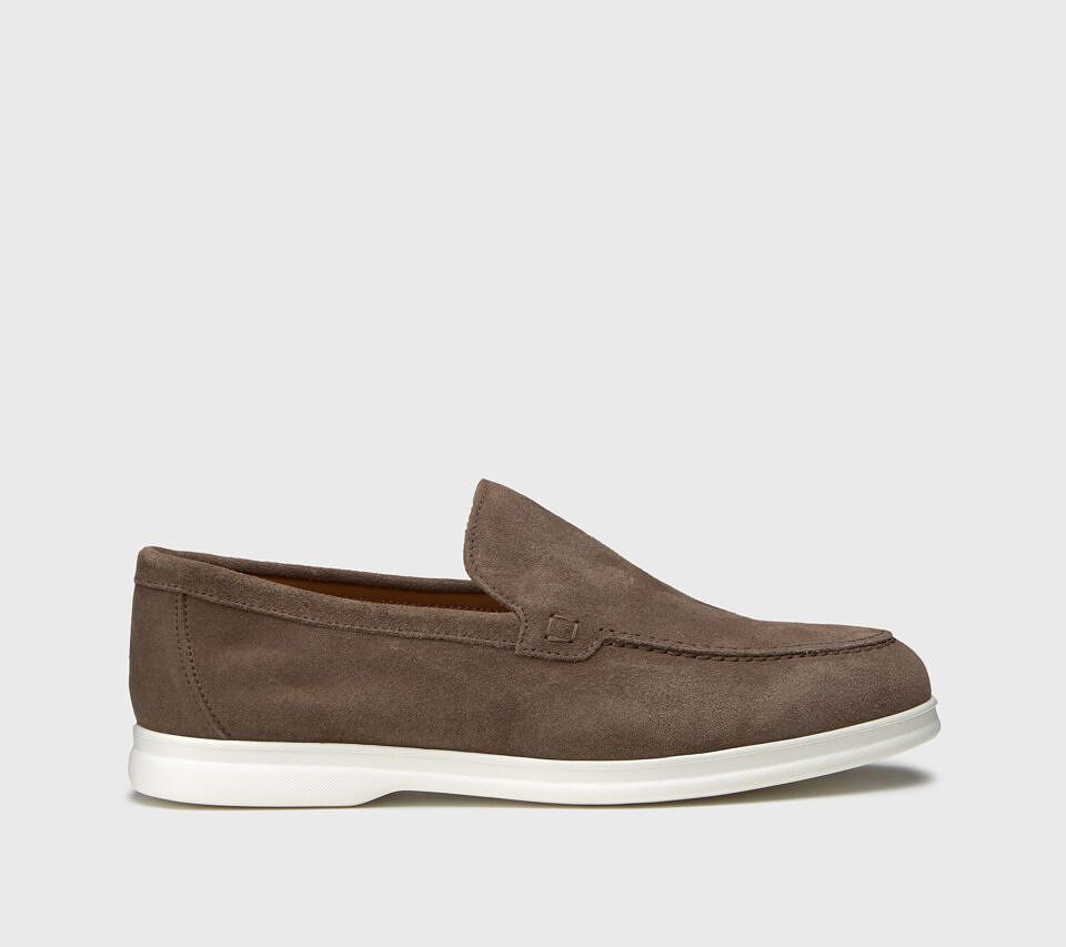 LOAFERS IN “COFFEE” BROWN SUEDE