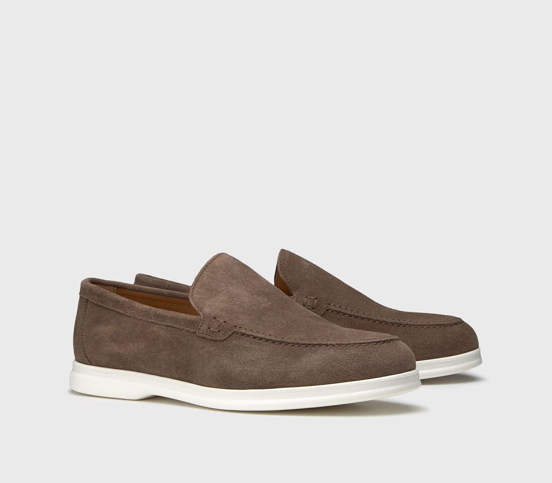 LOAFERS IN “COFFEE” BROWN SUEDE