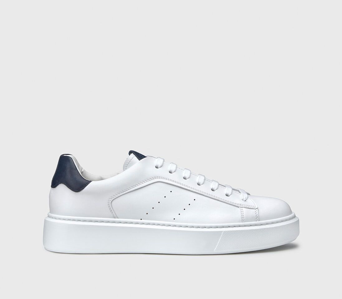 LEATHER SNEAKERS WITH BLUE DETAIL ON THE HEEL